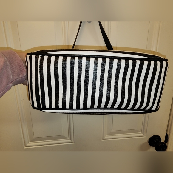 Liz Claiborne Shoulder Bag  🖤EUC🤍 - Picture 5 of 16